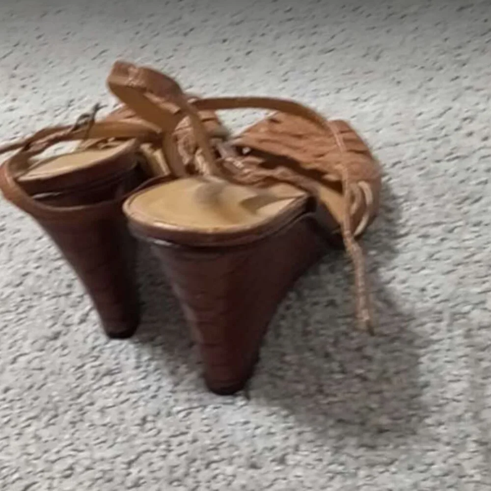 Modern does 1940s Stuart Weitzman Brown Crocodile Strappy Wedge Sandals 7.5 - Picture 6 of 6